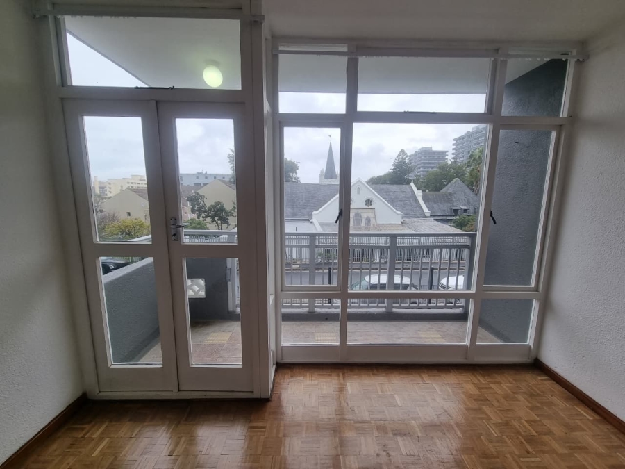 1 Bedroom Property for Sale in Sea Point Western Cape